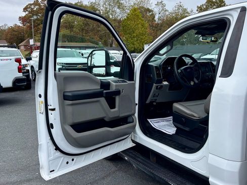 Used 2019 Ford F250 XL w/ Power Equipment Group image 12