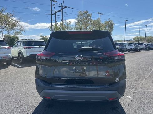 Used 2021 Nissan Rogue SV w/ Premium Package FWD image 5