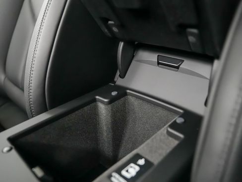 New 2026 Porsche Macan image 35