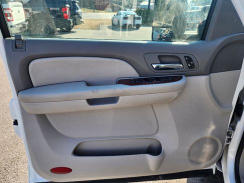 Used 2009 GMC Sierra 1500 SLT w/ Suspension Package, Off-Road image 15