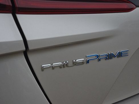 Used 2021 Toyota Prius Prime Limited w/ Carpet Mat Package (TMS) FWD image 24
