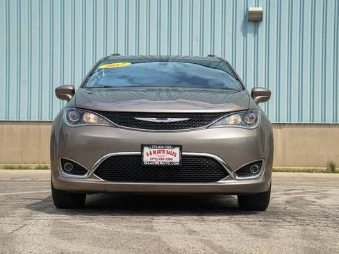 Used 2017 Chrysler Pacifica Touring-L Plus w/ Tire & Wheel Group FWD image 3