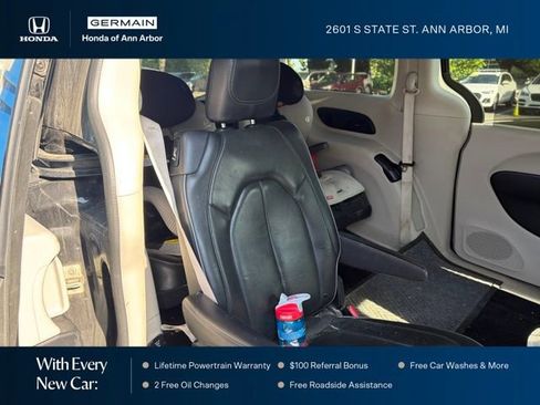 Used 2019 Chrysler Pacifica Limited FWD image 11