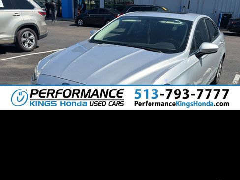 Used 2017 Ford Fusion SE image 1