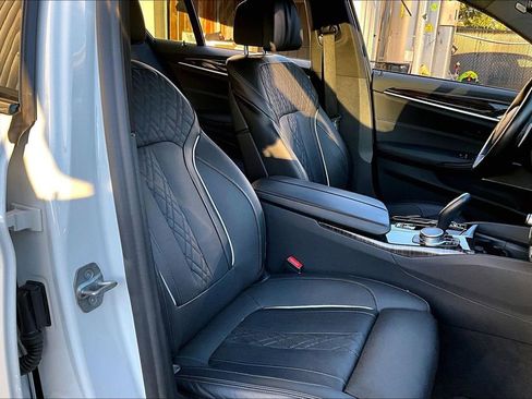 Used 2022 BMW 540i xDrive w/ M Sport Package image 28