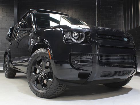 Used 2024 Land Rover Defender 110 X-Dynamic SE image 10