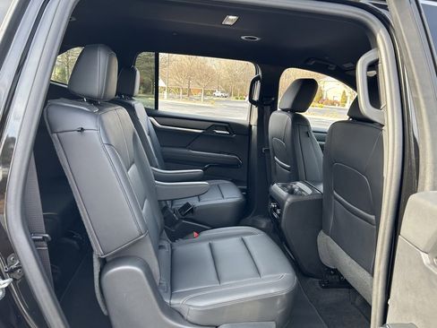 Used 2024 GMC Acadia Elevation image 47