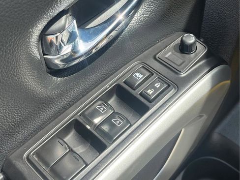 Used 2017 Nissan Titan PRO-4X image 27