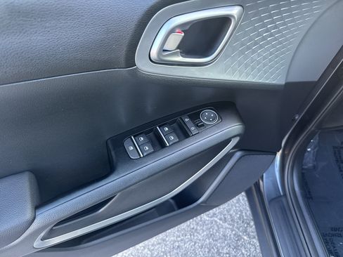 Used 2025 Kia Soul LX w/ LX Technology Package FWD image 15