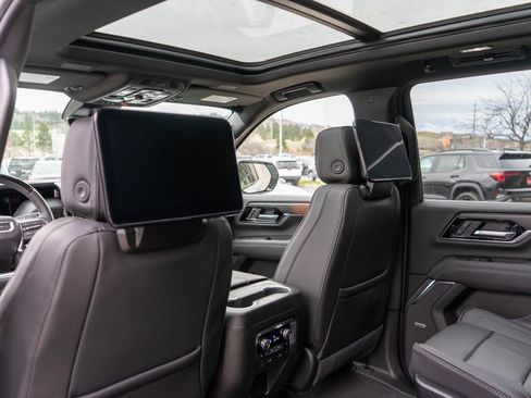 New 2026 GMC Yukon XL Denali w/ Denali Reserve Package image 15