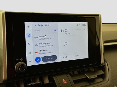 Used 2025 Toyota RAV4 LE image 21