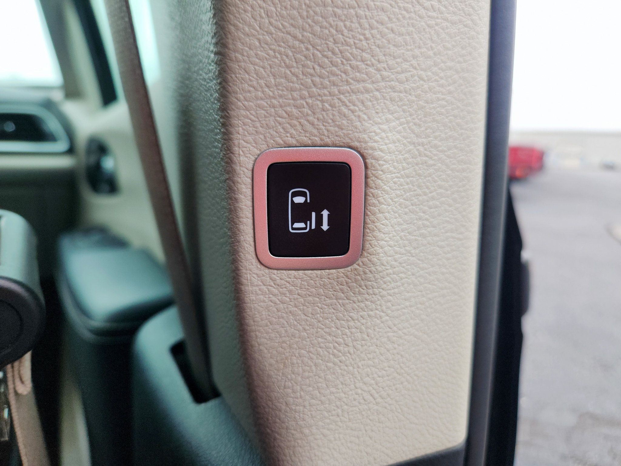 Used 2024 Chrysler Pacifica Touring-L FWD image 43