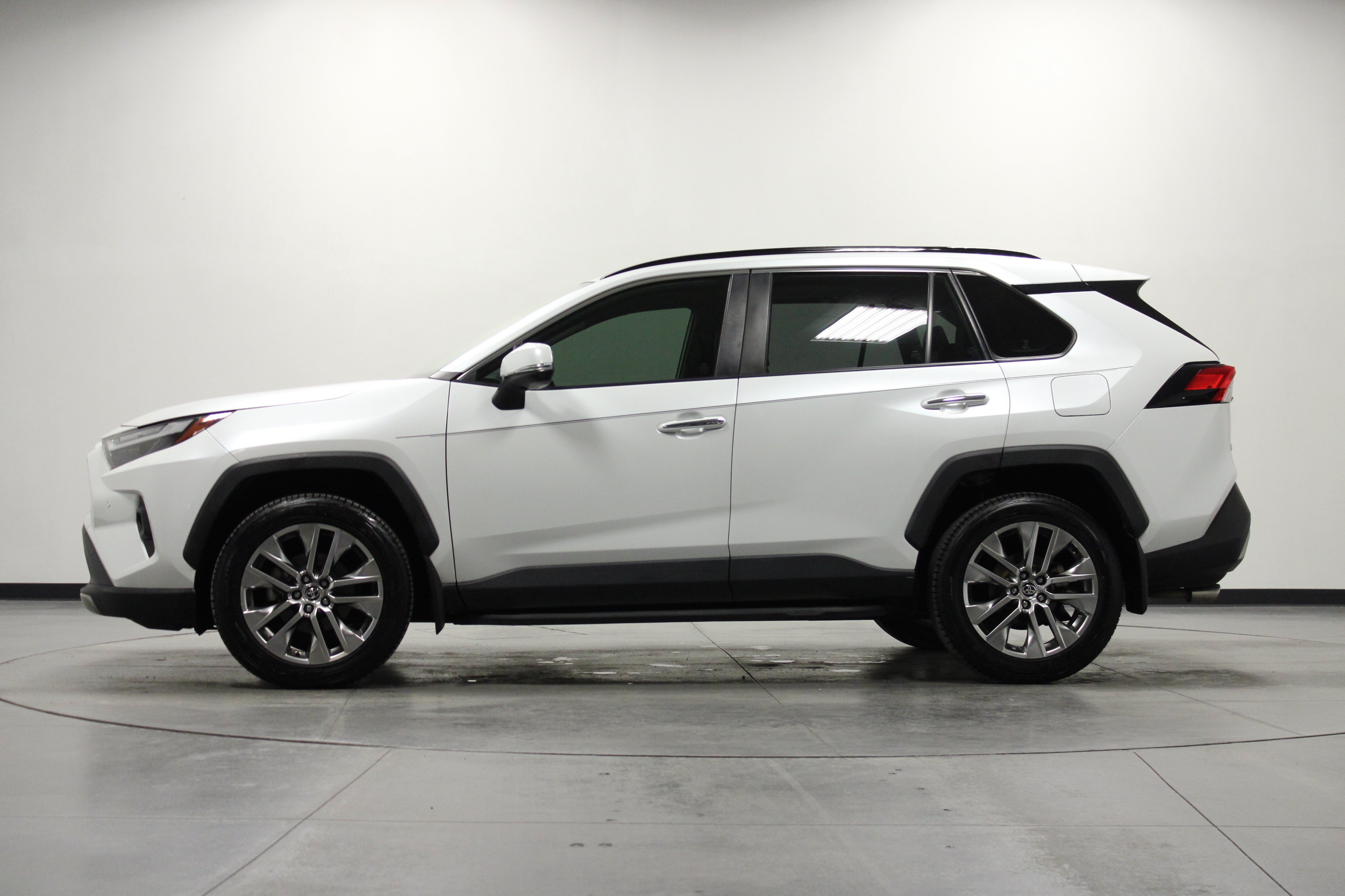 Used 2023 Toyota RAV4 Limited FWD image 7