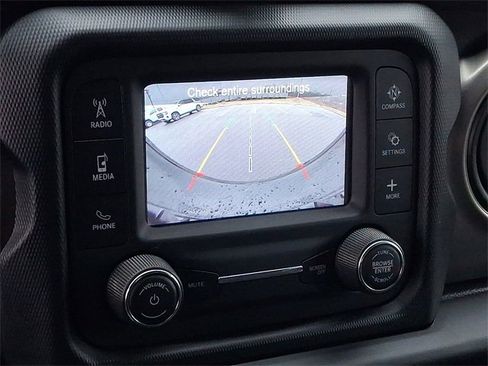 Used 2018 Jeep Wrangler Unlimited Sport image 17