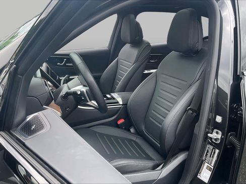 Used 2024 Mercedes-Benz GLC 300 4MATIC image 7