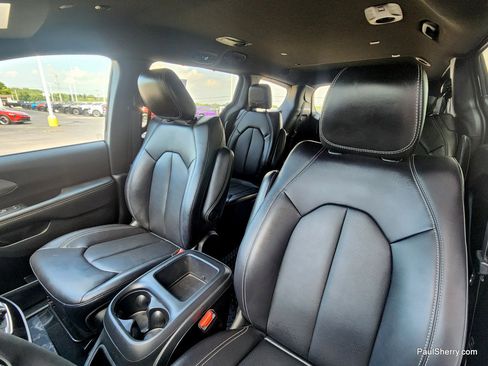 Used 2025 Chrysler Pacifica Select FWD image 34