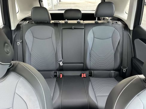Certified 2025 Volkswagen Tiguan SE AWD/4WD image 14