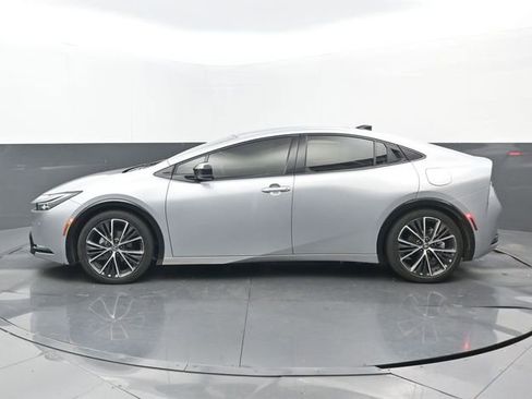 Used 2023 Toyota Prius XLE FWD image 7