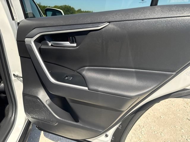 Used 2025 Toyota RAV4 XLE AWD/4WD image 19