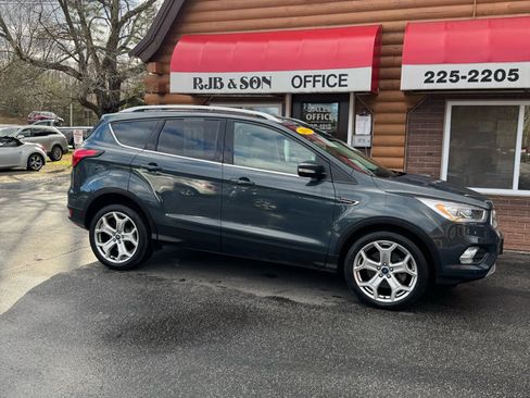 Used 2019 Ford Escape Titanium image 2