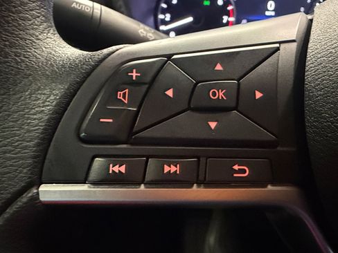 Used 2024 Nissan Sentra SV FWD image 18
