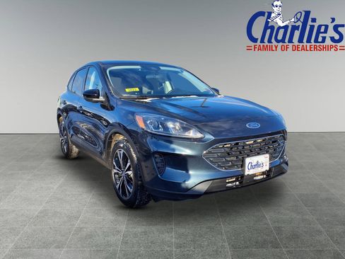 Used 2022 Ford Escape SE w/ SE Sport Appearance Package image 3