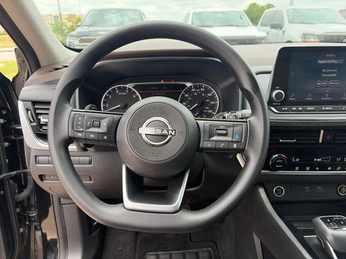 Used 2022 Nissan Rogue SV FWD image 21