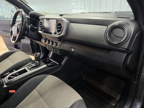 Used 2020 Toyota Tacoma TRD Off-Road w/ Technology Package image 27