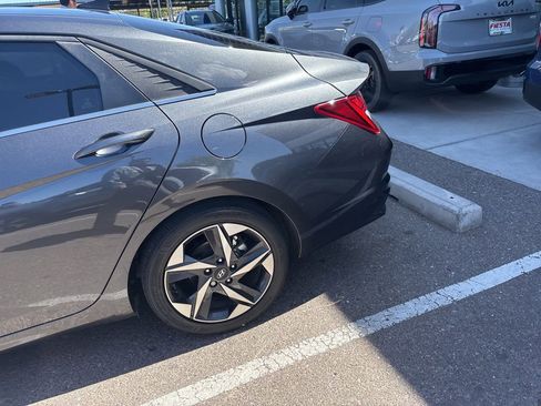 Used 2023 Hyundai Elantra Limited image 6