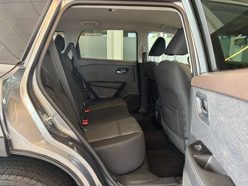 Used 2022 Nissan Rogue SV AWD/4WD image 25