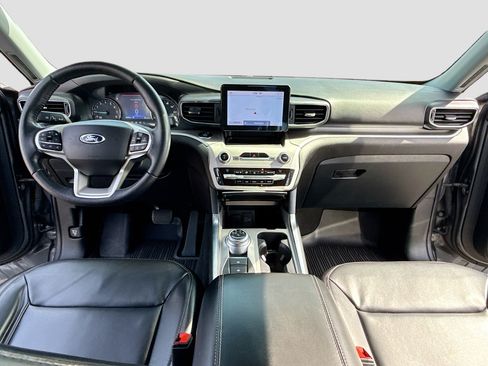 Used 2021 Ford Explorer XLT w/ Equipment Group 202A image 3