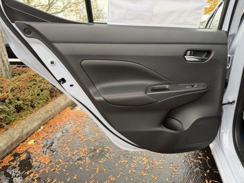 New 2025 Nissan Versa SR w/ Trunk Package image 27