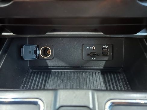 Used 2015 Ford F150 XLT w/ Equipment Group 302A Luxury AWD/4WD image 32