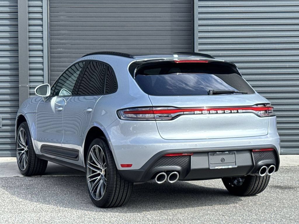 Certified 2026 Porsche Macan AWD/4WD image 3