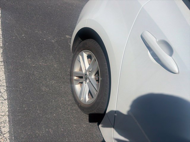 Used 2021 Toyota Corolla SE w/ SE Preferred Package FWD image 11