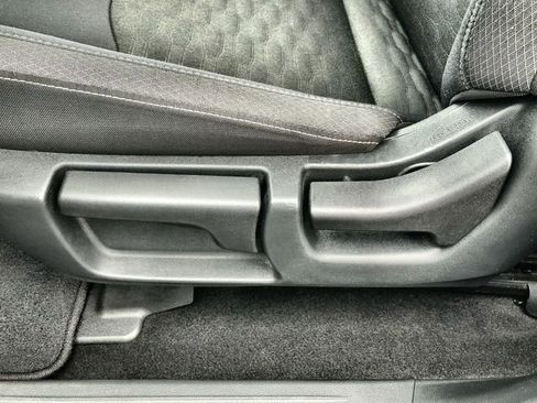 Used 2024 Nissan Pathfinder S image 12