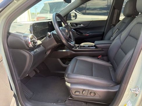 Used 2025 Chevrolet Equinox LT w/ Convenience Package II image 11