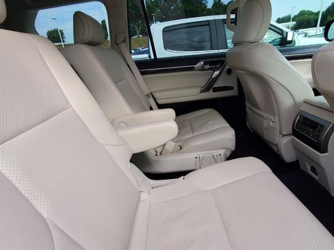 Used 2020 Lexus GX 460 Luxury w/ Luxury Sport Package AWD/4WD image 6