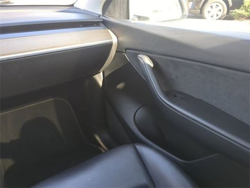 Used 2022 Tesla Model Y Performance image 20