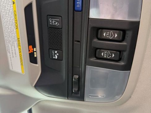 Used 2022 Subaru Crosstrek 2.5i Sport w/ Moonroof Package image 36