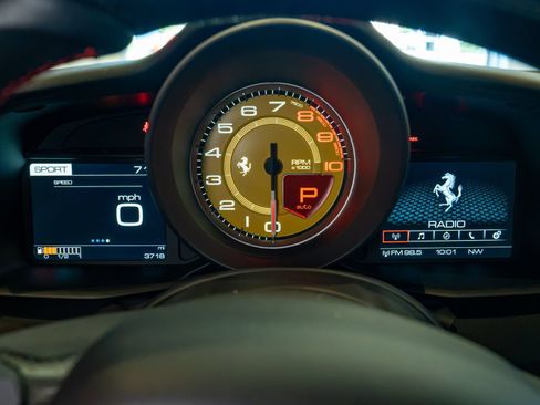 Used 2019 Ferrari 488 GTB RWD image 13