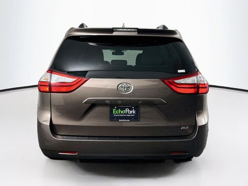Used 2018 Toyota Sienna XLE FWD image 7