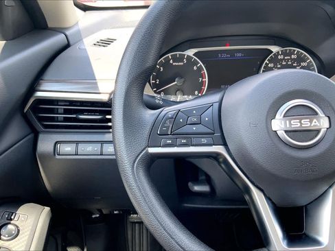 Used 2024 Nissan Altima 2.5 SV FWD image 23