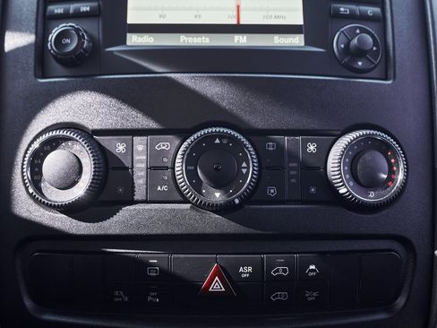 Used 2018 Mercedes-Benz Sprinter 2500 image 65