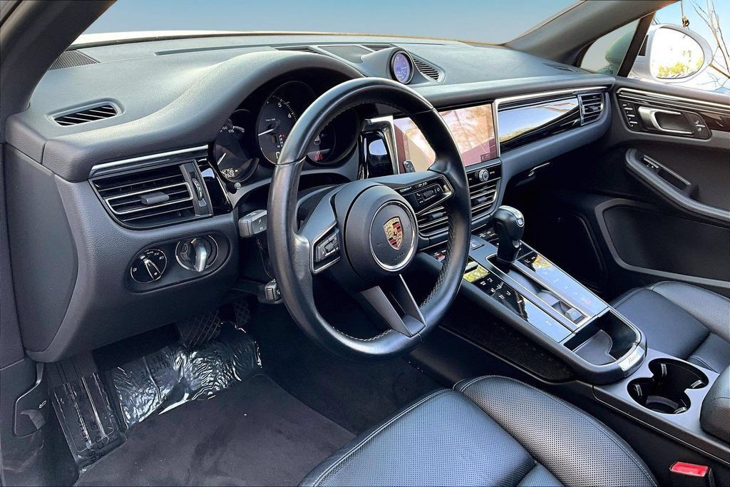 Used 2024 Porsche Macan AWD/4WD image 14
