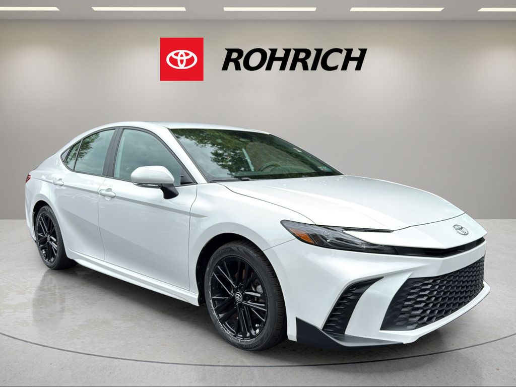 Used 2025 Toyota Camry SE FWD image 4