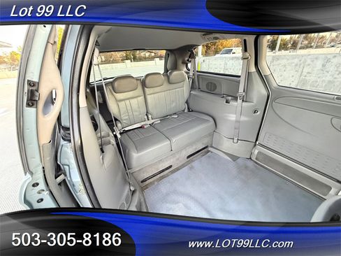 Used 2005 Chrysler Town & Country Touring w/ Luxury Group image 8