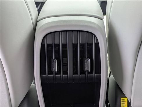 New 2026 Hyundai Kona SEL Premium FWD image 17
