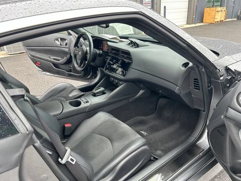 Certified 2025 Nissan Z Performance w/ Floor Mat Package RWD image 27