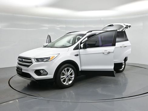 Certified 2018 Ford Escape SE FWD image 30